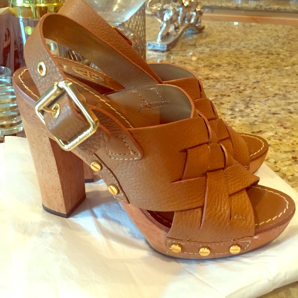 Gorgeous Tory Burch Wooden Sabdal heel